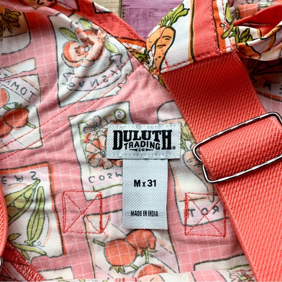 NWT Duluth Medium x31L Heirloom Gardening Bib Overalls Coral Seed Packets Farm - Picture 6 of 9